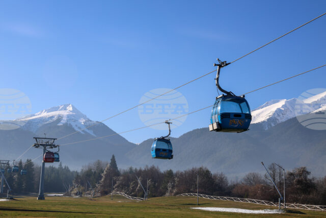 Добри са условията за туризъм в планините, но снежната покривка е заледена и хлъзгава, съобщиха от Планинската спасителна служба на БЧК