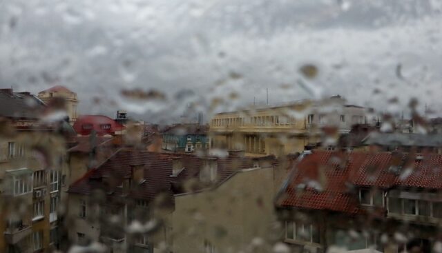 Дъждът намалява, но остава облачно Дъждовно време, валежи облаци