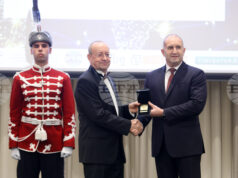 Държавният глава Румен Радев връчи на Българската търговско-промишлена палата почетния знак на президента