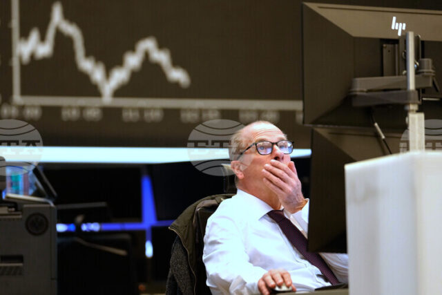 Европейските борсови индекси завършиха първата сесия за седмицата низходящо, акциите на датската енергийна компания „Йорстед“ се сринаха