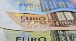 Еврото леко поскъпва спрямо долара в междубанковата търговия