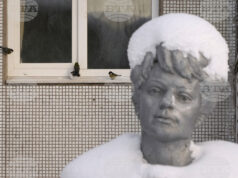 Статуя на Сергей Есенин в Санкт Петербург. Снимка: AP/БТА