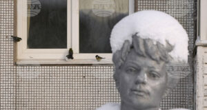 Статуя на Сергей Есенин в Санкт Петербург. Снимка: AP/БТА