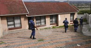 Единадесет души са убити при стрелба в работническо общежитие в Република Южна Африка