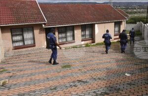 Единадесет души са убити при стрелба в работническо общежитие в Република Южна Африка Единадесет души са убити при стрелба в работническо общежитие в Република Южна Африка