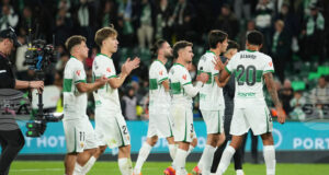 Елче разгроми Райо Валекано в последния си мач за календарната година и се изкачи в горната половина на таблицата в Испания