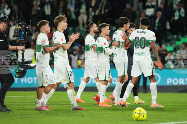 Елче разгроми Райо Валекано в последния си мач за календарната година и се изкачи в горната половина на таблицата в Испания