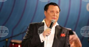 За 30 години на сцената разбрах, че не трябва да променям своя стил и ориентацията си към музиката, каза Васил Петров преди концерта в Казанлък