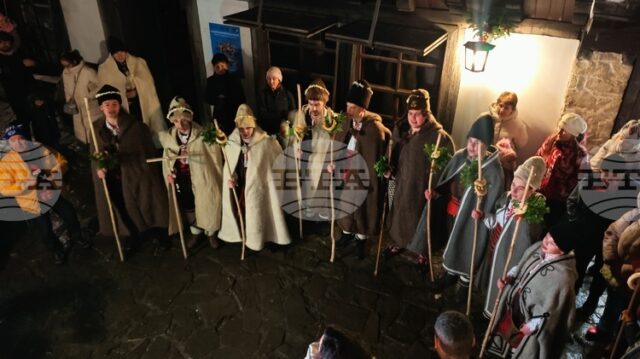 За пръв път в музей „Етър“ пресъздадоха коледуване вечерно