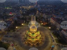 Забранява се престоят и паркирането на пл. „Св. Александър Невски” от 16:00 ч. до приключване на празничното богослужение