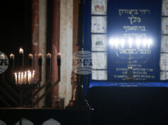 Загиналите при престрелката в Сидни бяха почетени в Централната софийска синагога с минута мълчание и молитва Загиналите при престрелката в Сидни бяха почетени в Централната софийска синагога с минута мълчание и молитва