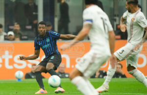 Защитникът на Интер Дензел Дъмфрис ще отсъства между два и три месеца