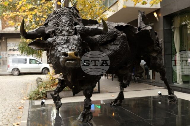 ИКОНОМИКА 2025
                                                                                                БФБ посреща еврото след ръст от почти 30 на сто на основния си индекс през 2025 г.