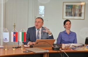 ИНТЕРВЮ
                                                                                                Приемането на еврото в Словакия отвори вратата за други реформи, каза в интервю за БТА Игор Барат, зам.-директор на словашката „Ексимбанка“