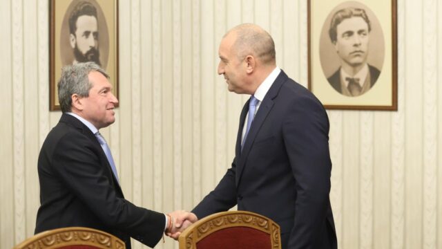 "Има такъв народ" отиде на разговори при президента Радев