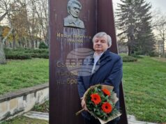 Иван Пейчев може да провокира с голямата честност към словото, с липсата на компромис при изричането на поезията, каза проф. Пламен Дойнов Иван Пейчев може да провокира с голямата честност към словото, с липсата на компромис при изричането на поезията, каза проф. Пламен Дойнов