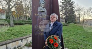 Иван Пейчев може да провокира с голямата честност към словото, с липсата на компромис при изричането на поезията, каза проф. Пламен Дойнов