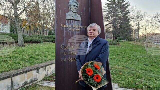 Иван Пейчев може да провокира с голямата честност към словото, с липсата на компромис при изричането на поезията, каза проф. Пламен Дойнов