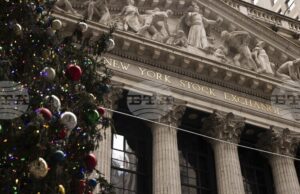 Индексите на Уолстрийт откриха търговията предимно с повишения, насочвайки се към растеж в празничната седмица