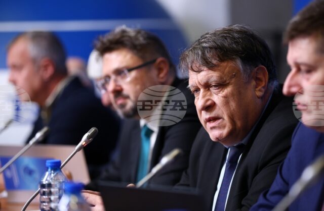 Инициативата „14 века България в Европа“ трябва да намери ключ Инициативата „14 века България в Европа“ трябва да намери ключ към душите на младите хора, каза ректорът на Софийския университет проф. Георги Вълчев