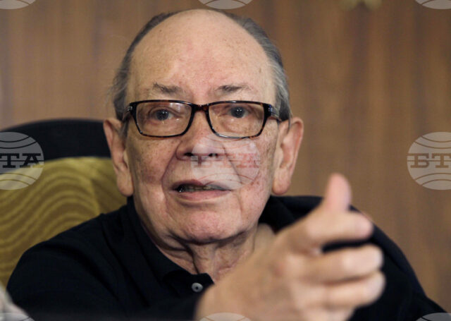 Исках животът ми да се преразказва като роман, казва “бащата” Исках животът ми да се преразказва като роман, казва “бащата” на съвременното кубинско кино Алфредо Гевара, от чието рождение се навършват 100 г.