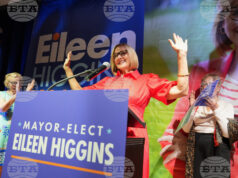 Историческа победа за демократите: Демократите спечелиха кметското място в Маями Новоизбраният кмет на Маями Айлийн Хигинс празнува с привърженици след победата си, 9 декември 2025 г