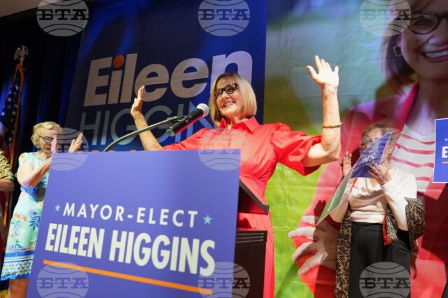 Историческа победа за демократите: Демократите спечелиха кметското място в Маями Новоизбраният кмет на Маями Айлийн Хигинс празнува с привърженици след победата си, 9 декември 2025 г