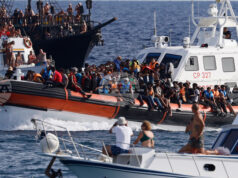 Италианската брегова охрана спаси 50 мигранти близо до крайбрежието на Лампедуза