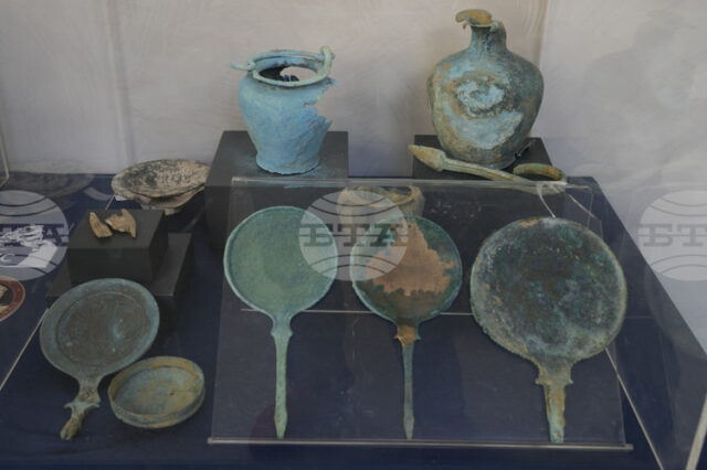 Италия и Белгия разследват близо 300 археологически находки, иззети от Италия и Белгия разследват близо 300 археологически находки, иззети от галерия в Брюксел