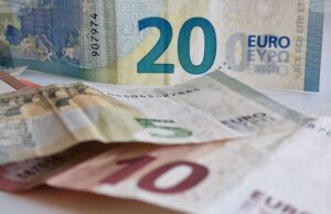 Еврото остава почти без промяна спрямо долара