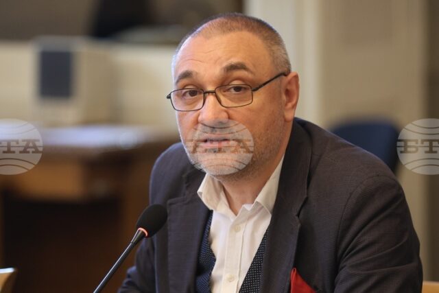 Качеството ми на живот зависи не от парите, които получавам, а от средата, в която работя, написа Андрей Чорбанов след напускането си на ПГ на ИТН