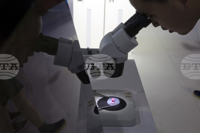 Китай ускорява самодостатъчността си в областта на чиповете с местно оборудване и патенти, съобщава Ройтерс