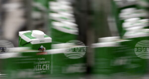 Китай ще наложи временни мита до 42,7 процента върху млечни продукти от ЕС