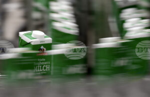 Китай ще наложи временни мита до 42,7 процента върху млечни продукти от ЕС