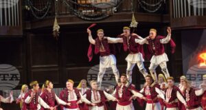 Коледен концерт на Представителната фолклорна танцова студия „Добруджа“ се състоя в Добрич