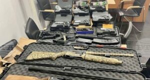 Контрабандни ловни пушки, газови пистолети и муниции задържаха митничари на "Капитан Андреево"