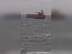 Корабът край Ахтопол остава блокиран Корабът край Ахтопол остава блокиран