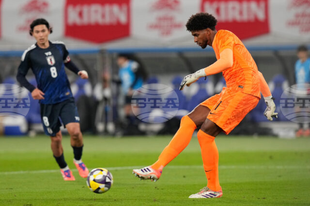 Коринтианс е отхвърлил оферта на Милан за вратаря си