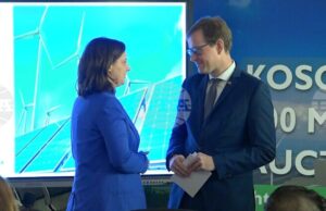 КосоваПрес: Косово обяви първия си търг за вятърна енергия, очаква се инвестициите да надхвърлят 200 милиона евро КосоваПрес: Косово обяви първия си търг за вятърна енергия, очаква се инвестициите да надхвърлят 200 милиона евро