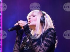 Лили Иванова пее три поредни вечер в зала 1 на НДК