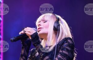 Лили Иванова пее три поредни вечер в зала 1 на НДК