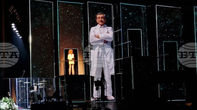 Лили Иванова пя за големия Георги Парцалев