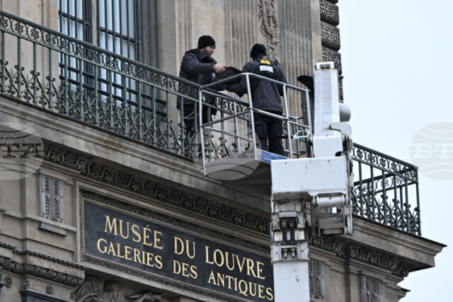 Лувърът монтира охранителни решетки след обира на скъпоценности за 102 милиона долара