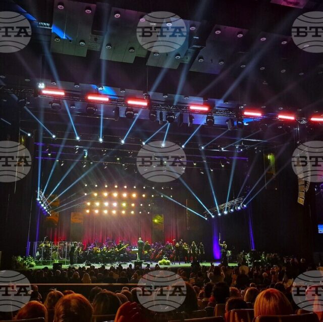 Малко гориво, много енергия и още повече дух: Лили Иванова Малко гориво, много енергия и още повече дух: Лили Иванова за пореден път изправи на крака зала 1 на НДК