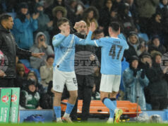 Манчестър Сити и защитаващия трофея Нюкасъл ще се срещнат на полуфиналите в турнира за Купата на лигата в Англия Манчестър Сити и защитаващия трофея Нюкасъл ще се срещнат на полуфиналите в турнира за Купата на лигата в Англия