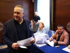 Медалистите от световното по таекуондо се прибраха в България