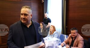 Медалистите от световното по таекуондо се прибраха в България