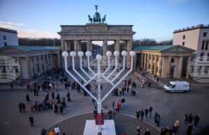 Мерките за сигурност по света във връзка с Ханука са засилени след стрелбата в Сидни Мерките за сигурност по света във връзка с Ханука са засилени след стрелбата в Сидни