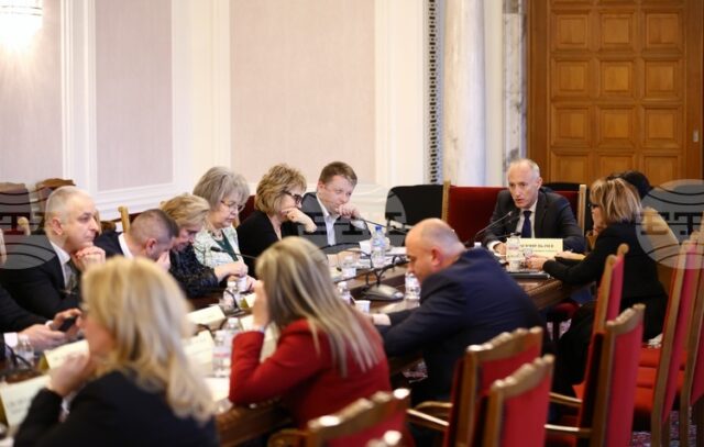 Министерският съвет прие 90 млн. лв. за обезщетения на пенсиониращи Министерският съвет прие 90 млн. лв. за обезщетения на пенсиониращи се учители, каза министър Красимир Вълчев