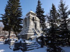 Министерството на туризма провежда семинар в Копривщица по проект „Herit Adapt“ за опазване на Мавзолей-костница от климатични въздействия Министерството на туризма провежда семинар в Копривщица по проект „Herit Adapt“ за опазване на Мавзолей-костница от климатични въздействия